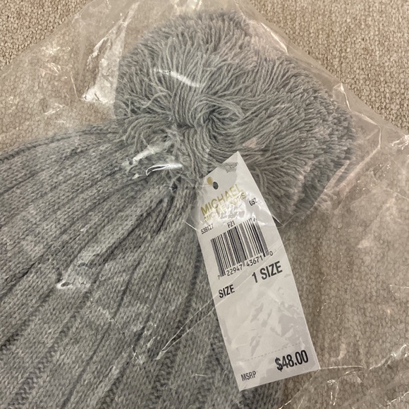 Michael Kors Knit Pom Hat, One Size - Great Gift 🎁 - Picture 3 of 4